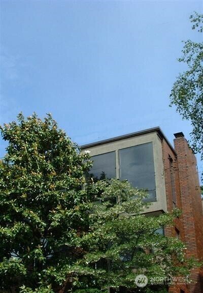 Property Photo: 414 13th Avenue E 301 WA 98102