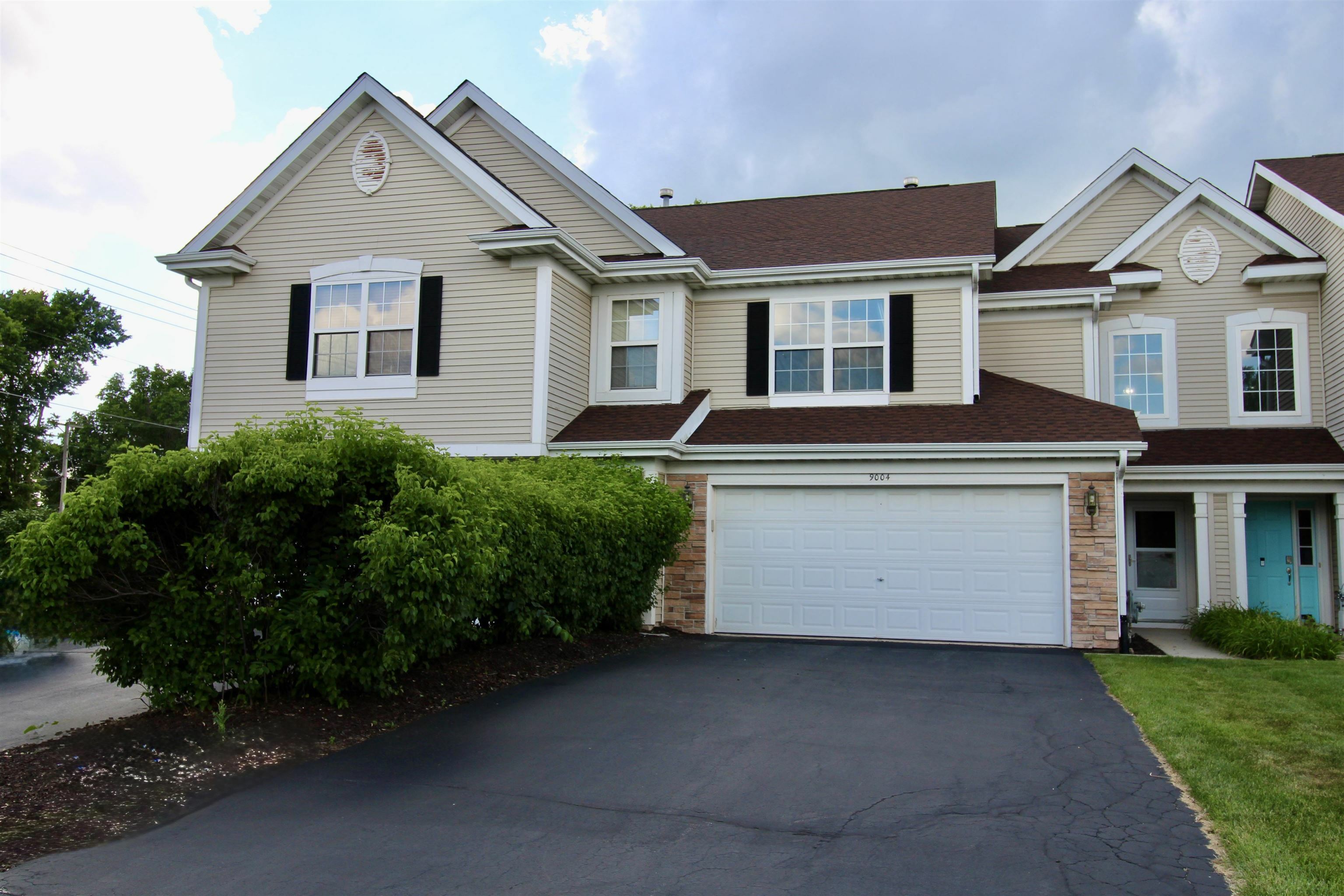Property Photo:  9004 Leicester Way  IL 61073 