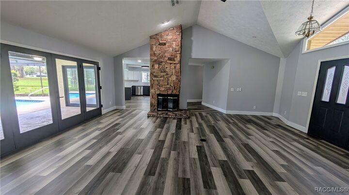 Property Photo: 768 E Jenkins Court FL 34442