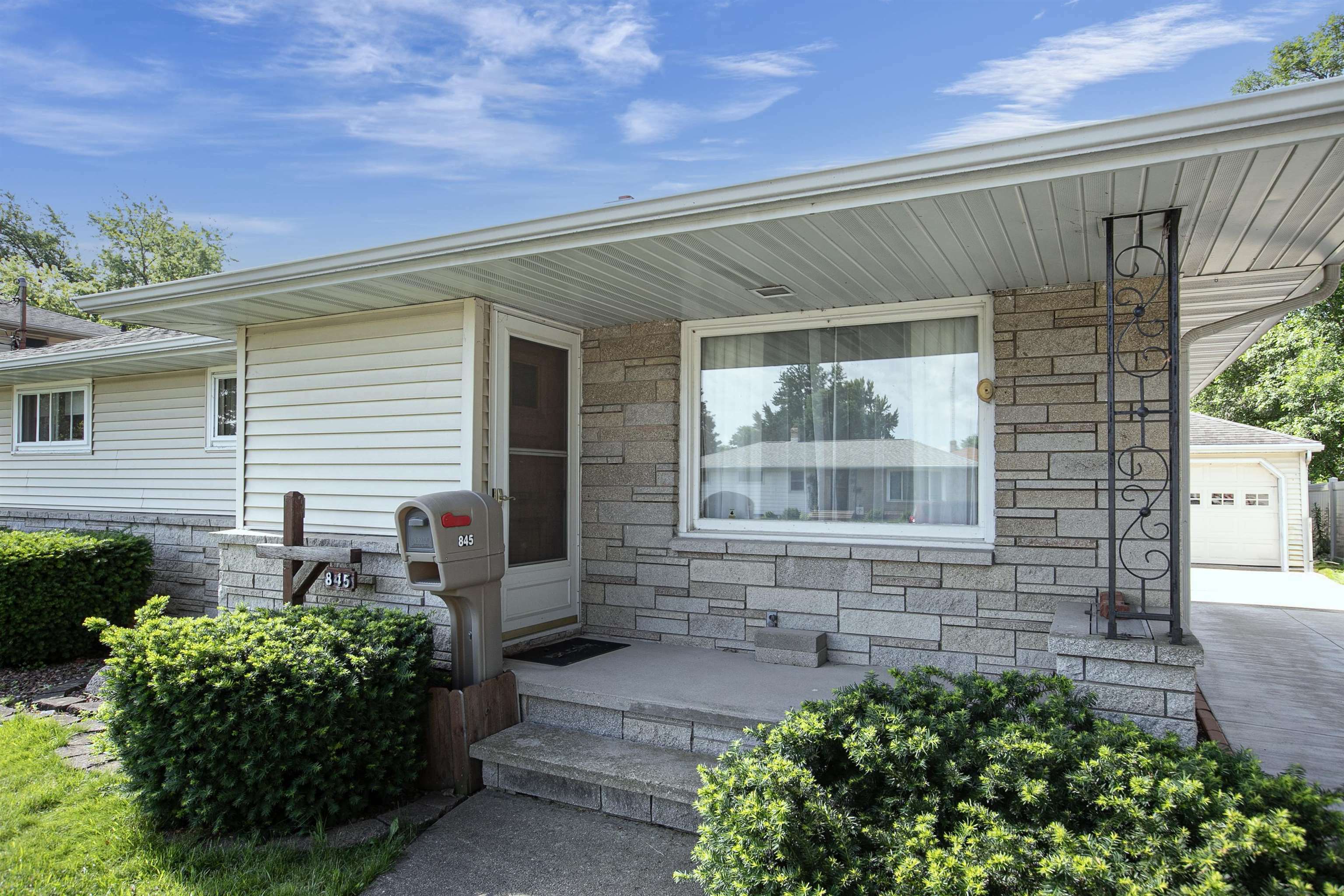Property Photo: 845 Harding Street WI 54942