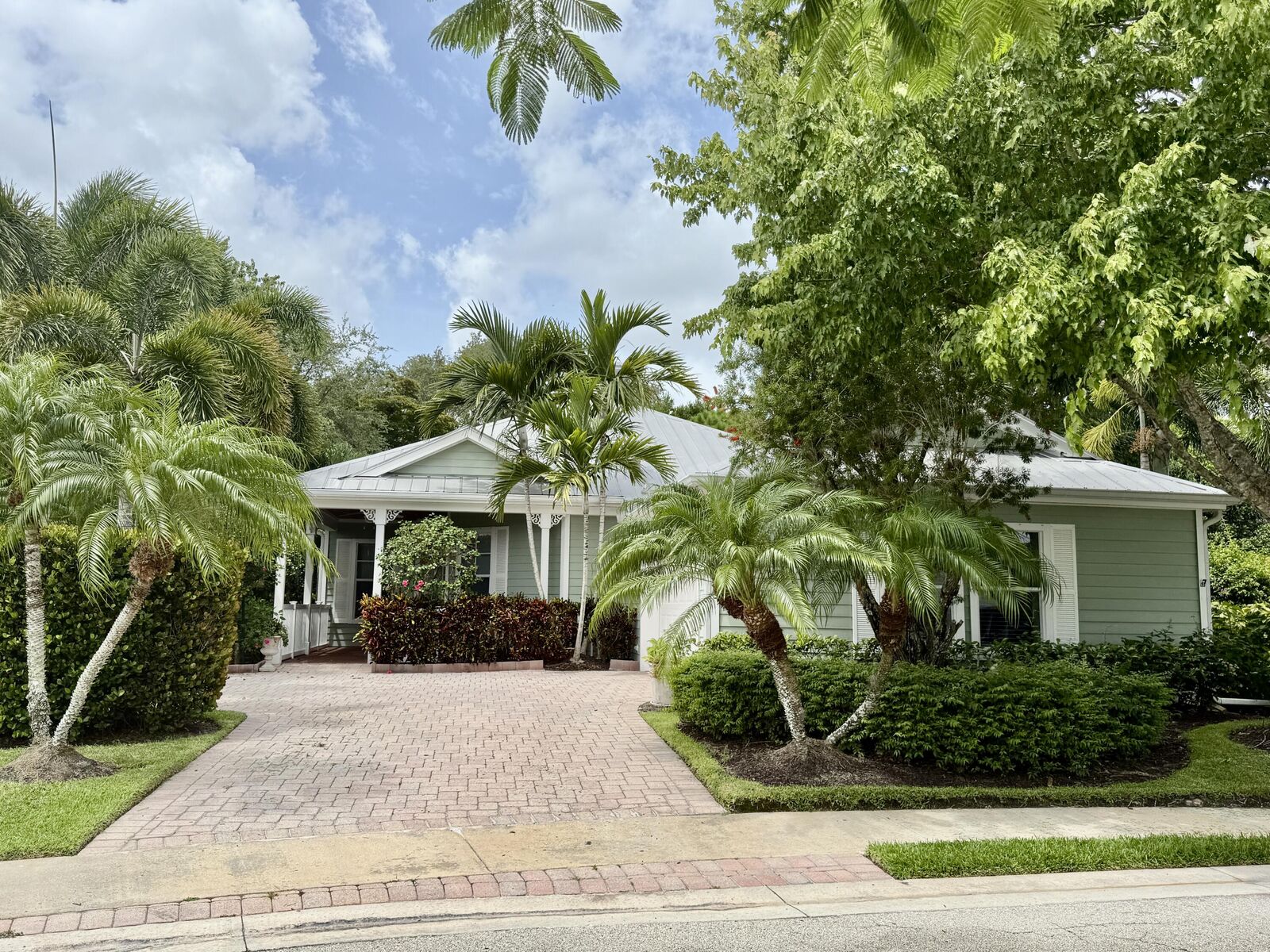 Property Photo:  404 NE Ginger Lily Place  FL 34983 