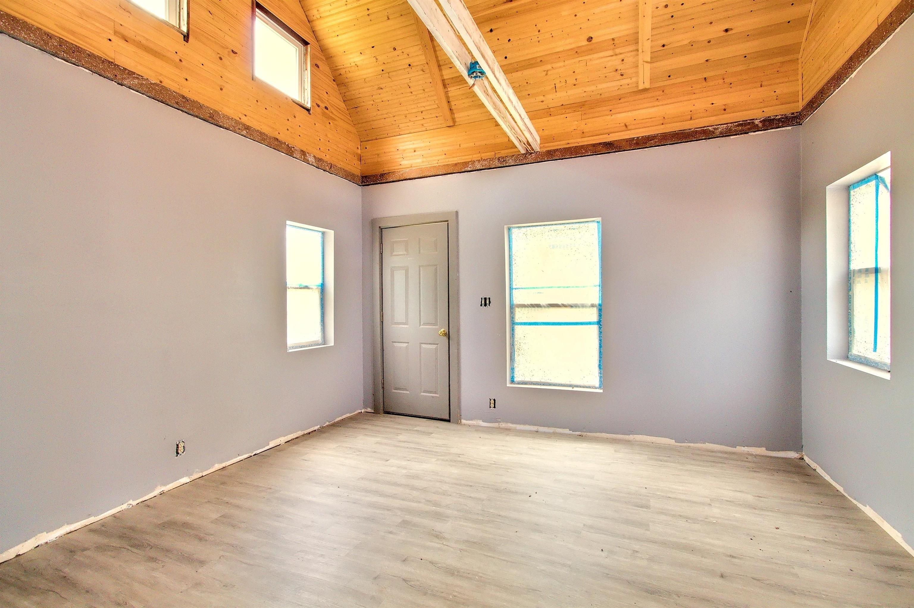 Property Photo: 1030 E 6th St KS 67114
