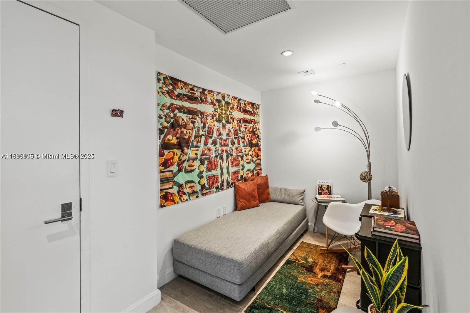 Property Photo:  55 SW 9th St 1801  FL 33130 
