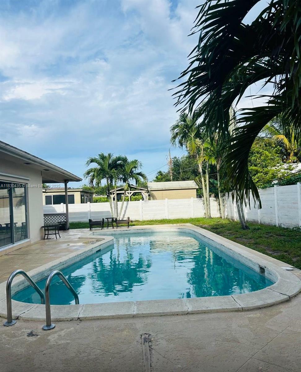 6790 SW 10th Ct  Pembroke Pines FL 33023 photo