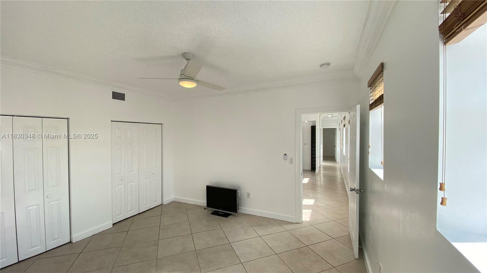 Property Photo: 1559 Michigan Ave 305 FL 33139