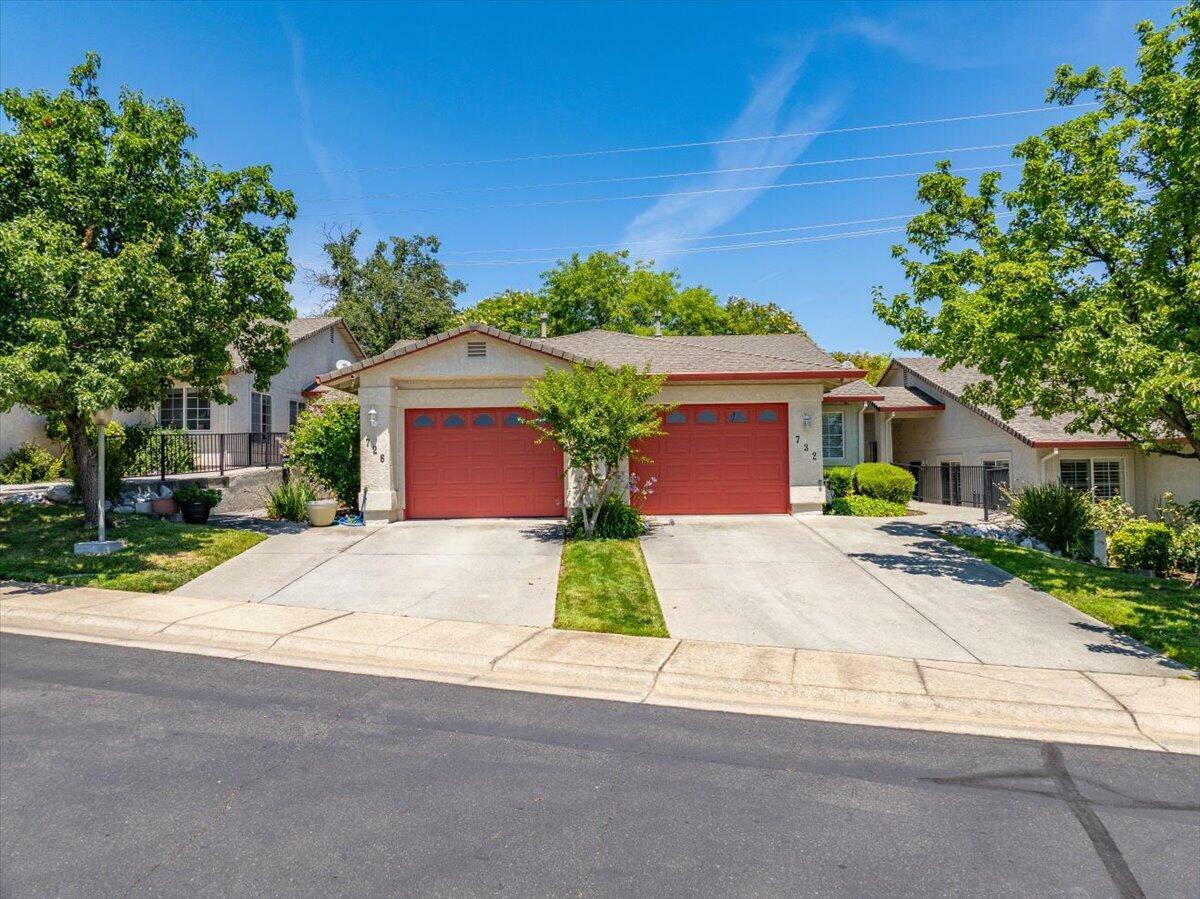 726 &Amp 732 Stonebriar Trail  Redding CA 96003 photo