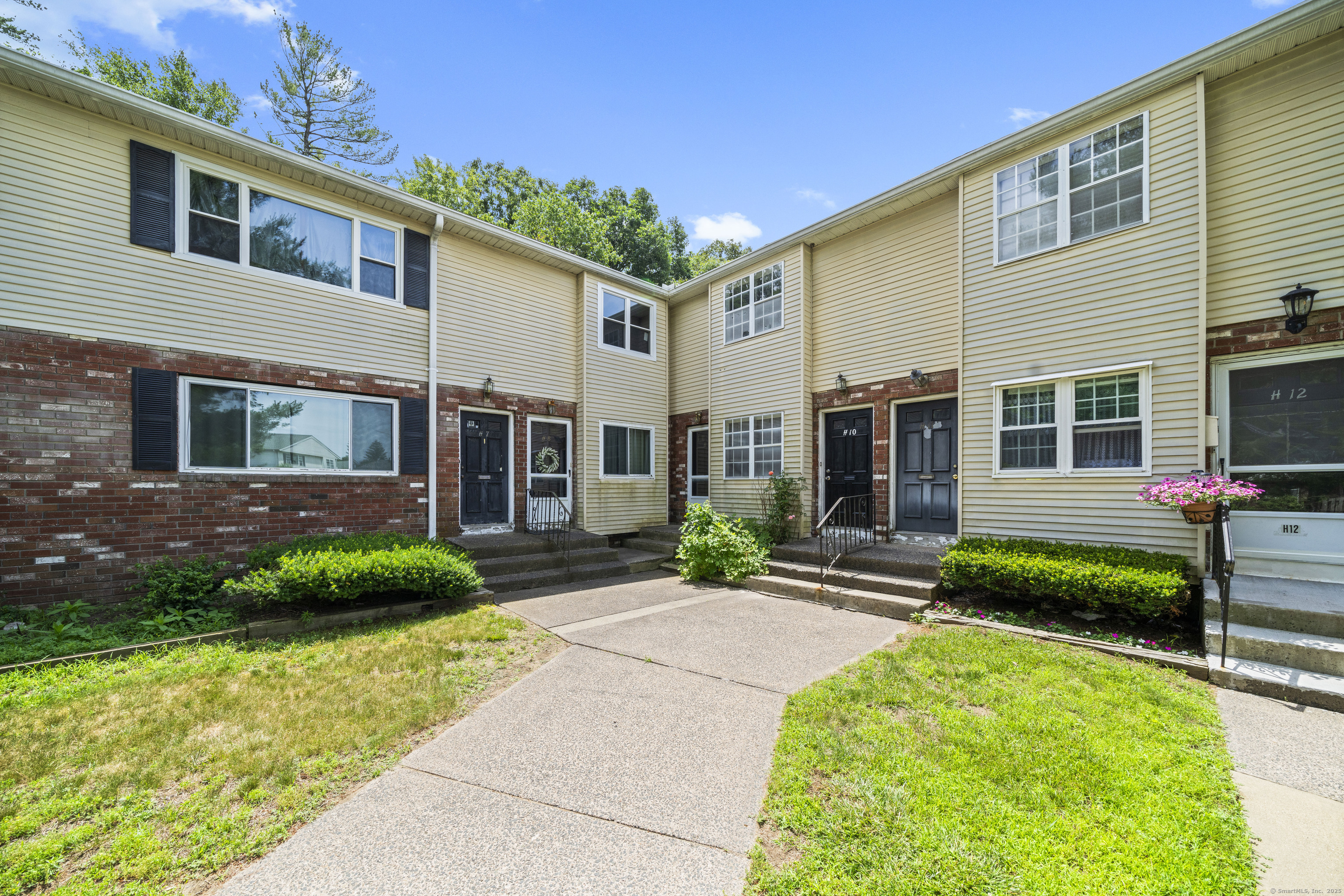 Property Photo: 10 Georgetown Drive H CT 06082