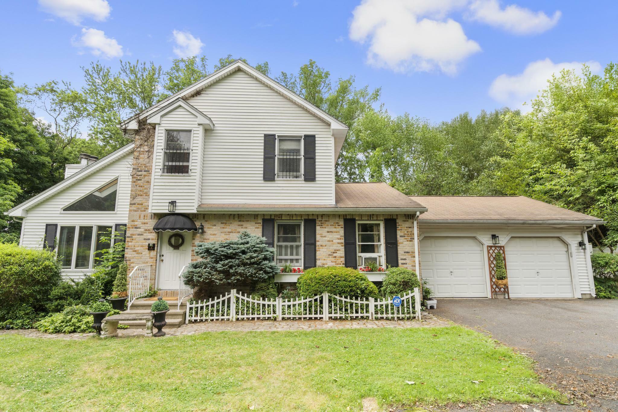 Property Photo: 8 Kim Lane CT 06450
