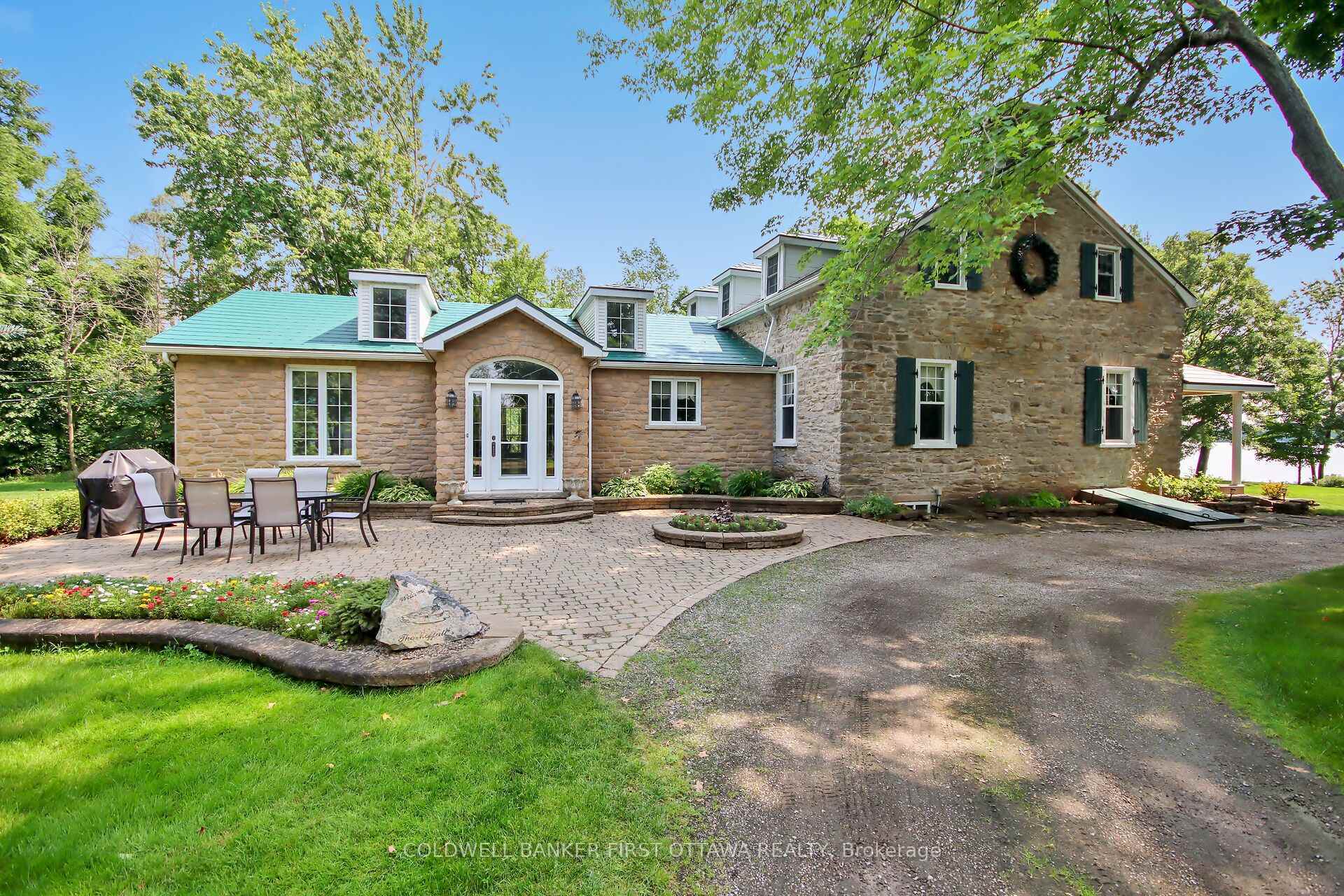 Property Photo: 100 Loch End Road ON K7C 0S9