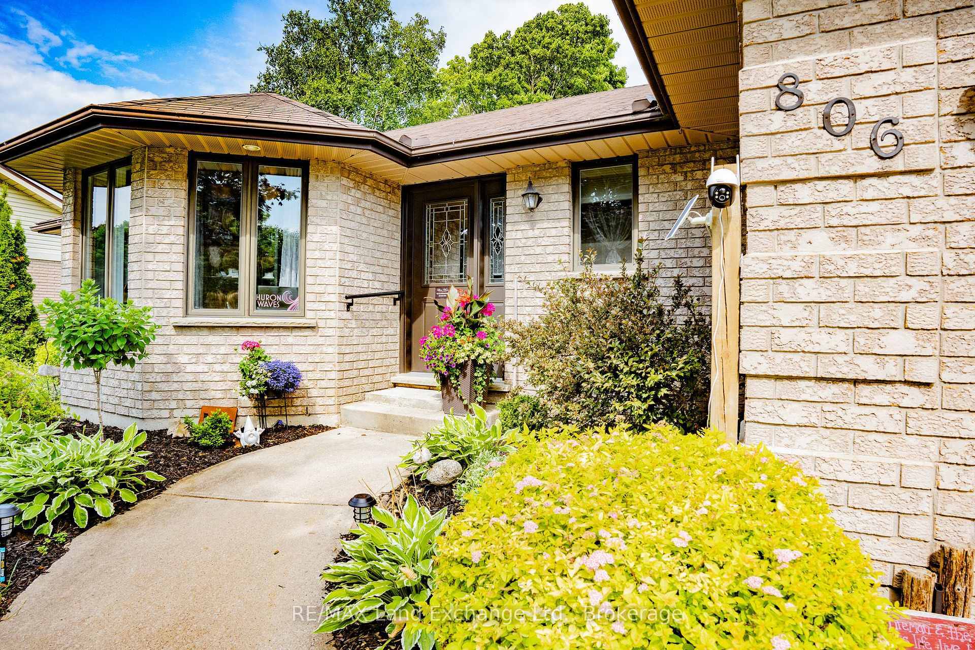 Property Photo: 806 Bricker Street ON N0H 2C4