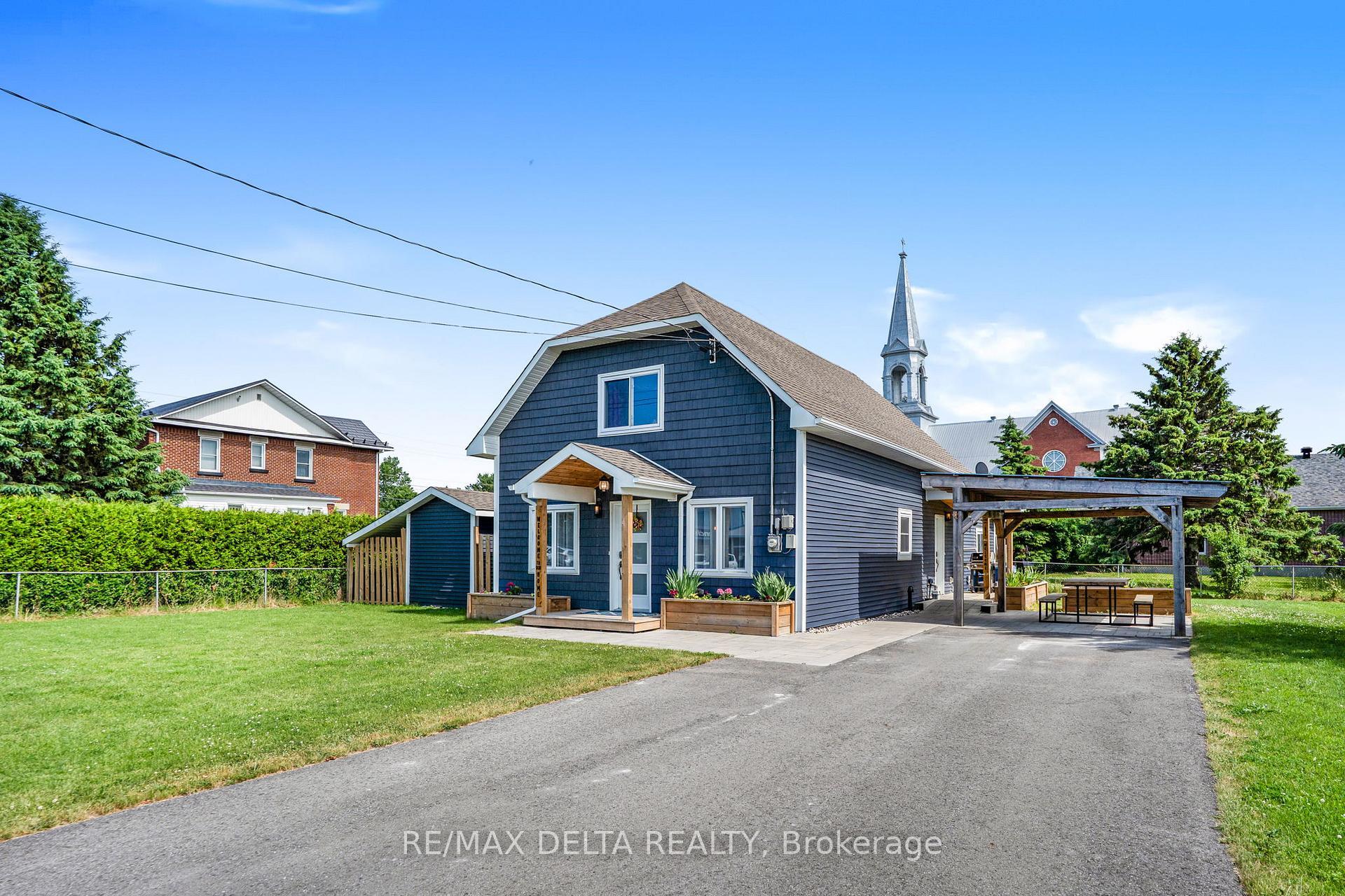 Property Photo:  894 Lacroix N/A  ON K0A 2A0 