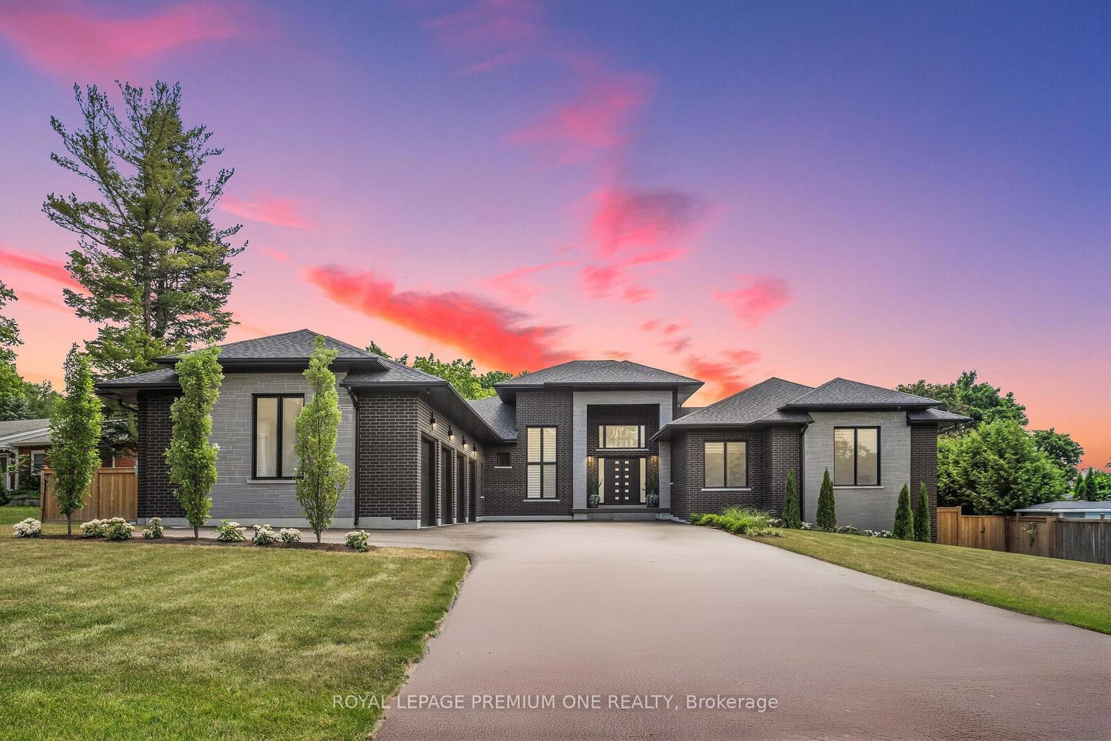 Property Photo:  11 Hollywood Crescent  ON L0G 1N0 