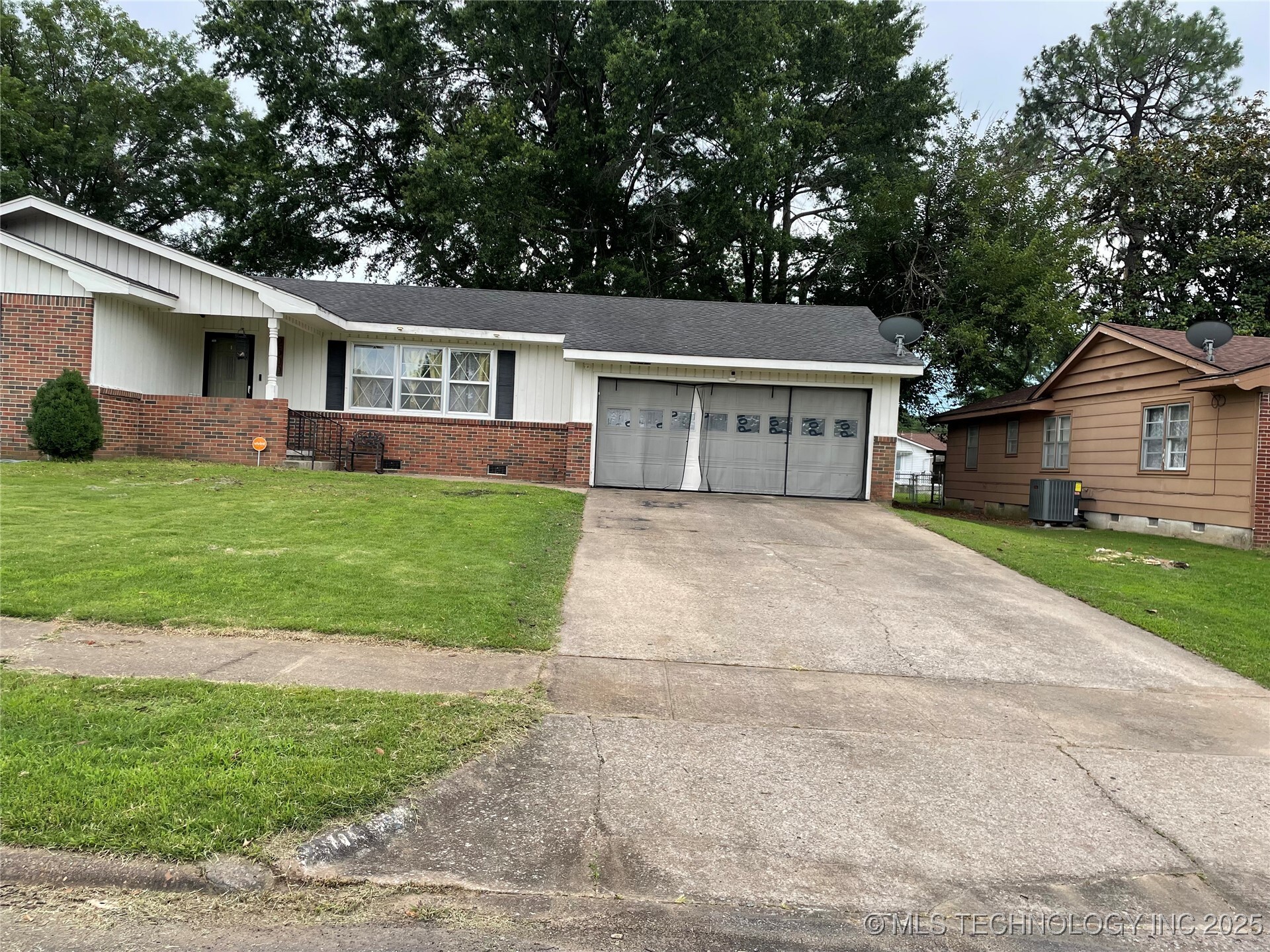 Property Photo: 2509 Canterbury Ave OK 74403