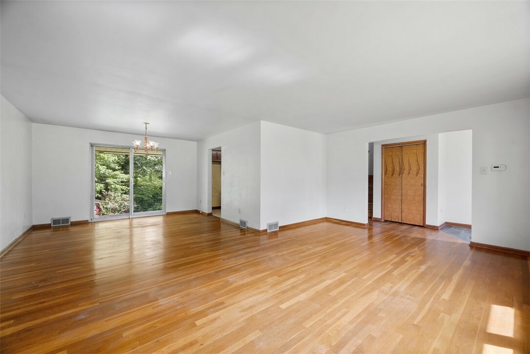 Property Photo:  113 Claridge Dr  PA 15108 