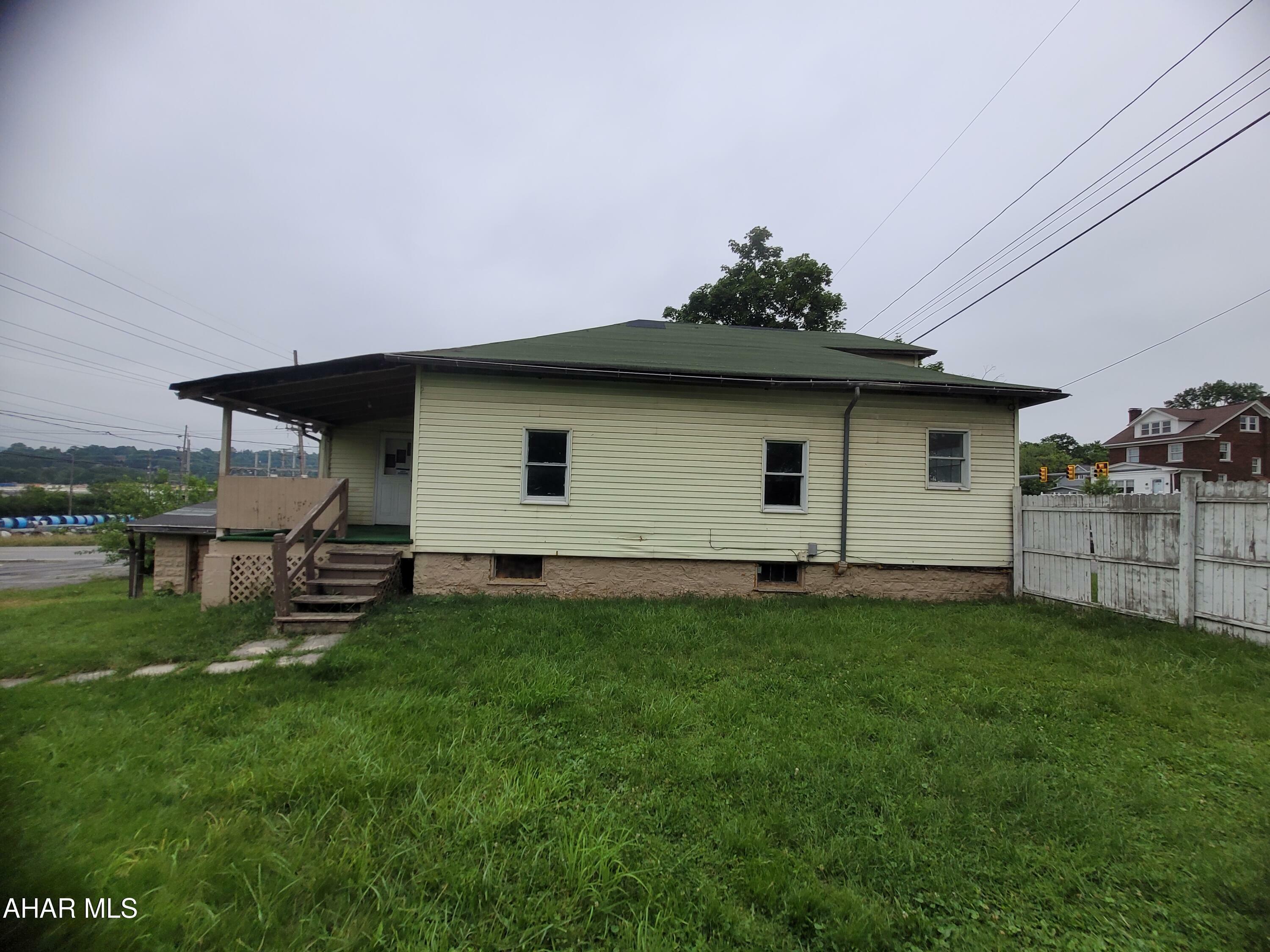 Property Photo:  1406 Logan Boulevard  PA 16602 