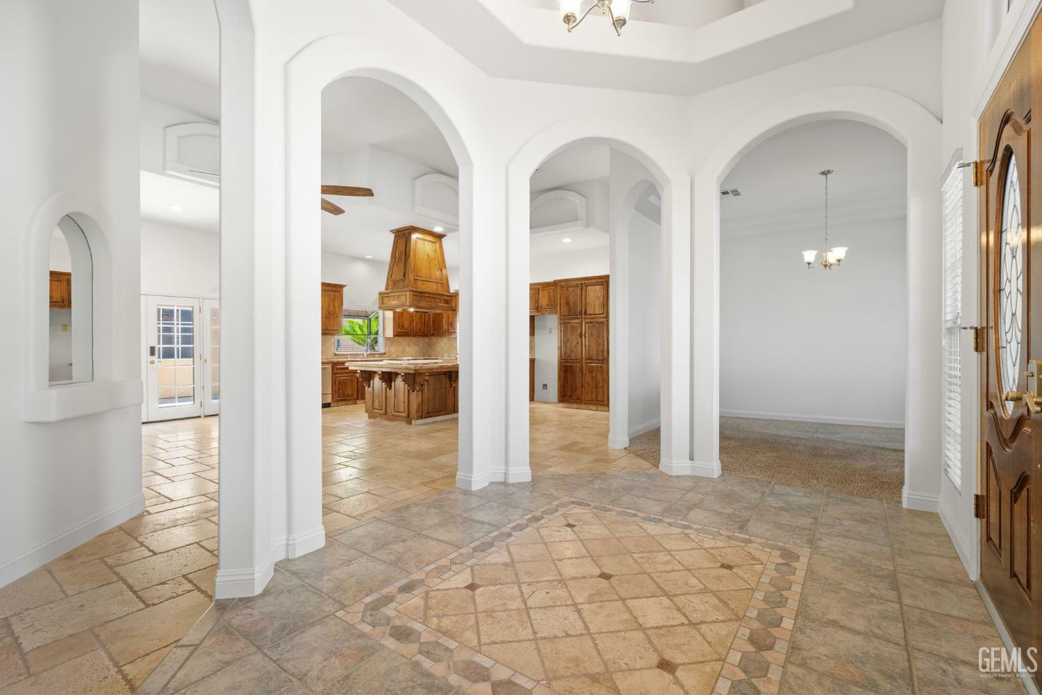Property Photo: 2112 Branch Creek Street CA 93312