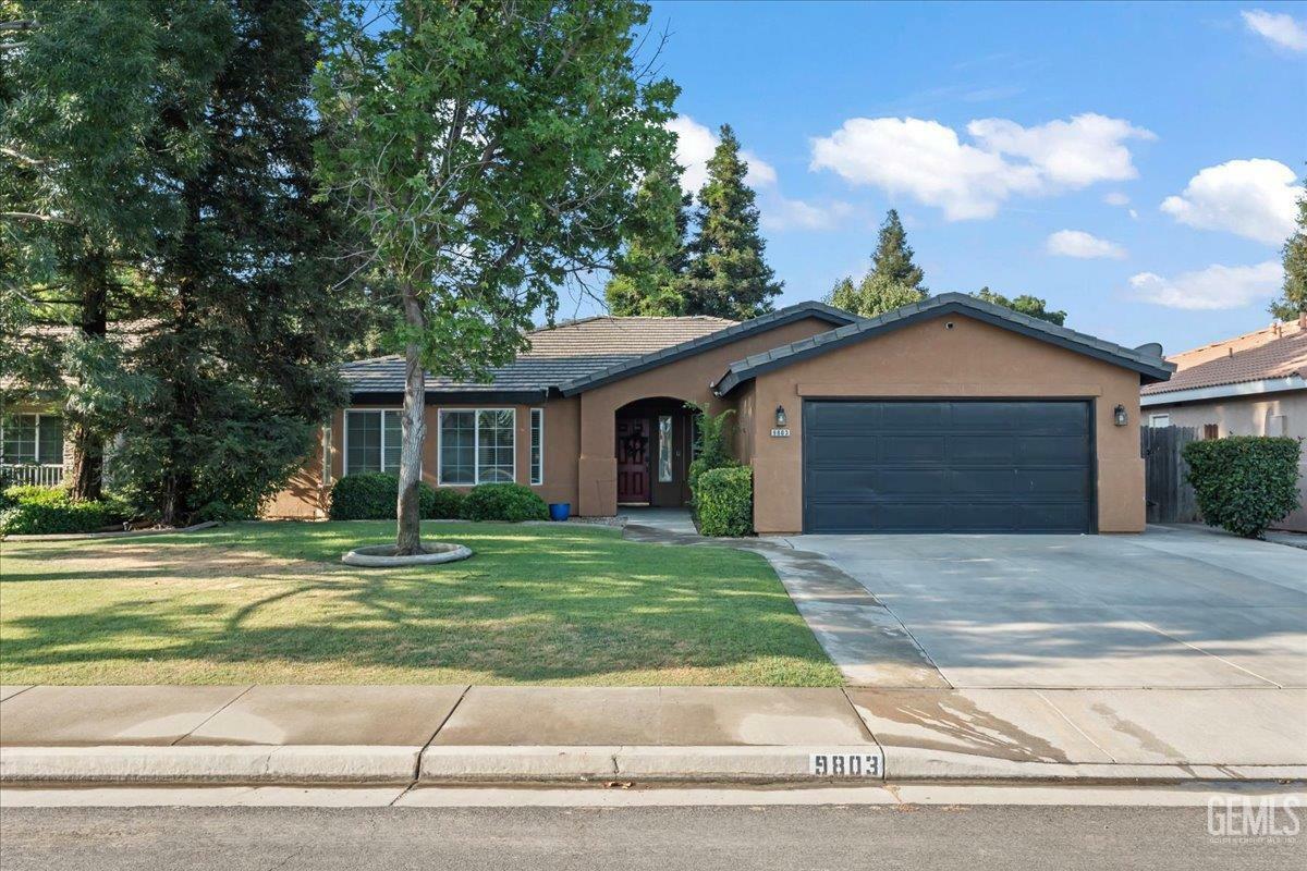 Property Photo: 9803 Pavilion Drive CA 93312