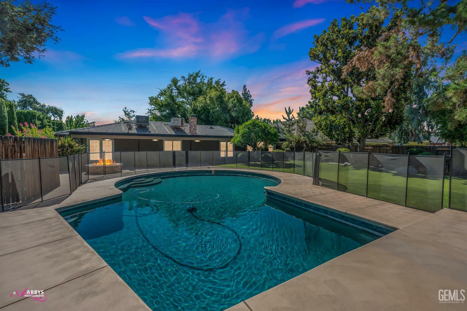 Property Photo:  7304 Palm Tree Circle  CA 93308 