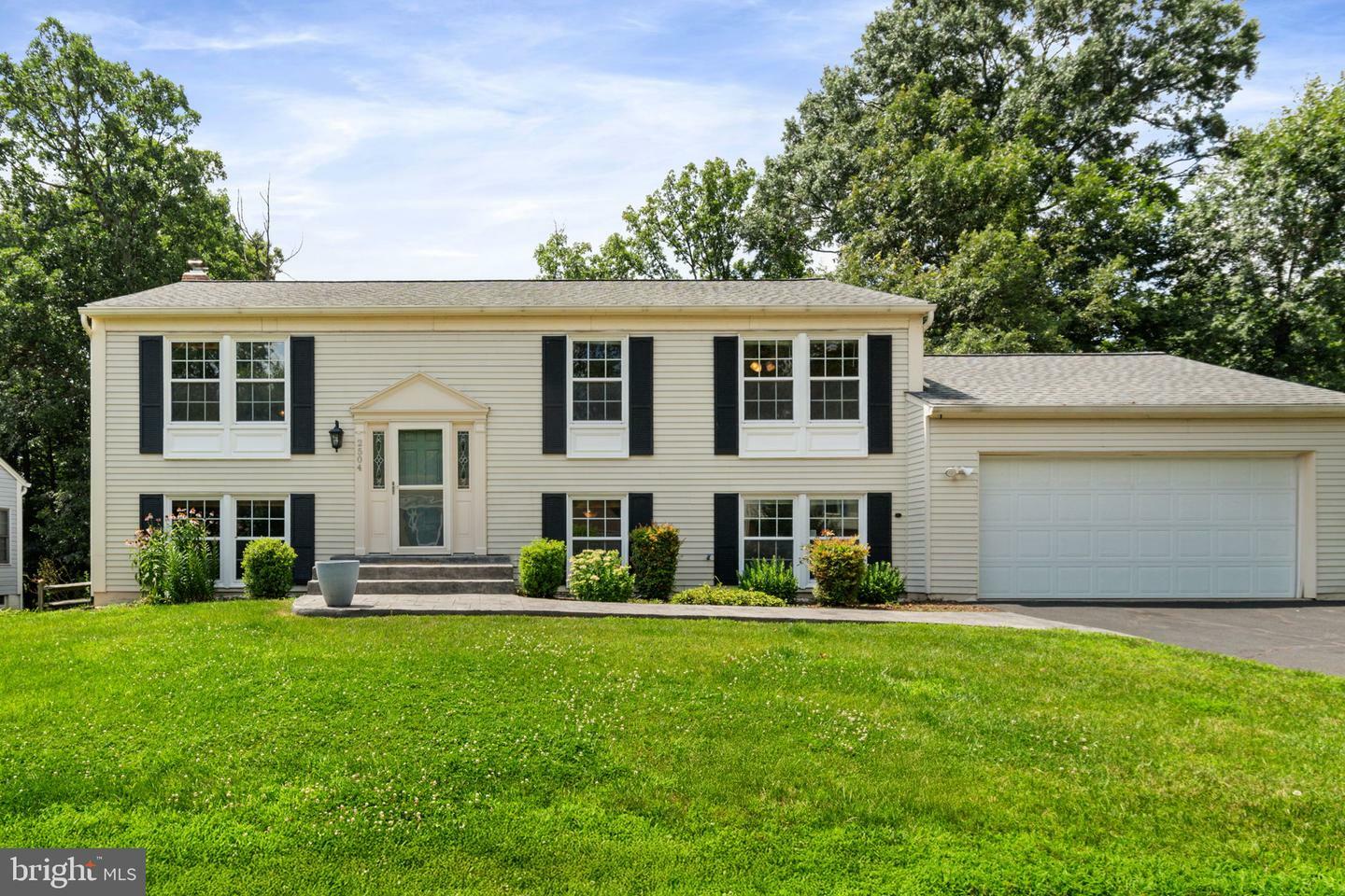 Property Photo: 2504 Tatnuck Court VA 20171