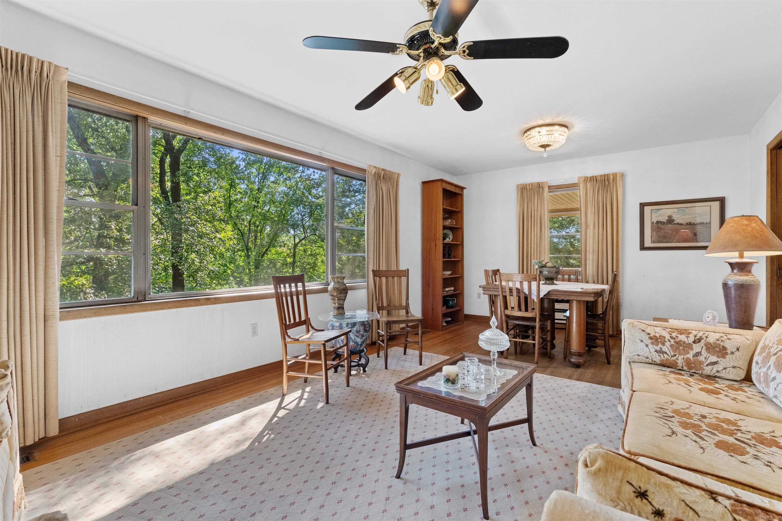 Property Photo: 901 E H Avenue AR 72116-8223