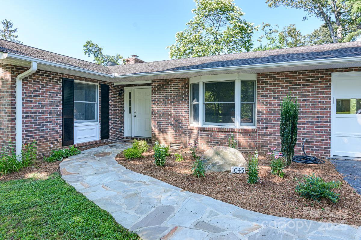 Property Photo: 1045 Carousel Lane NC 28792