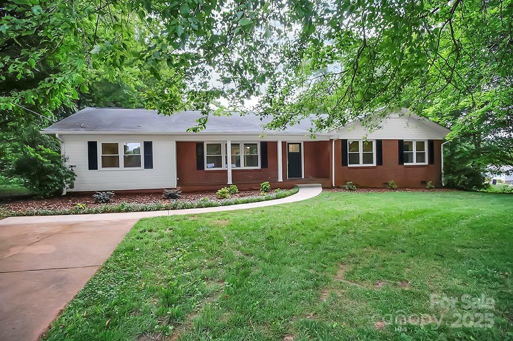Property Photo: 1538 Hilltop Drive NC 28150