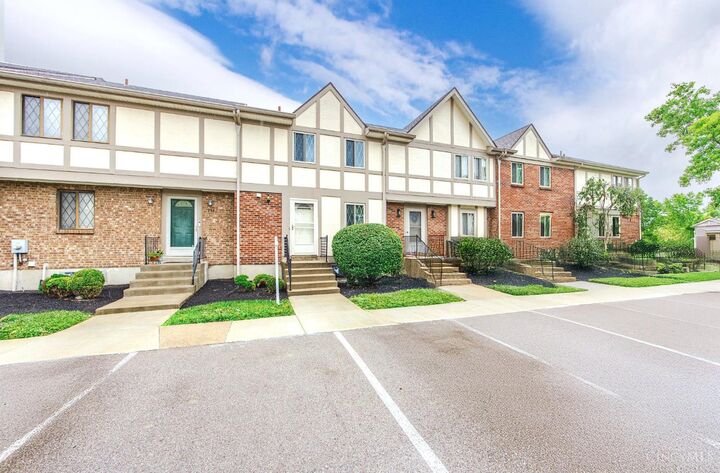 Property Photo: 392 Wellington Court OH 45040