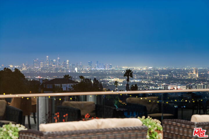 Property Photo:  1380 Summitridge Pl  CA 90210 
