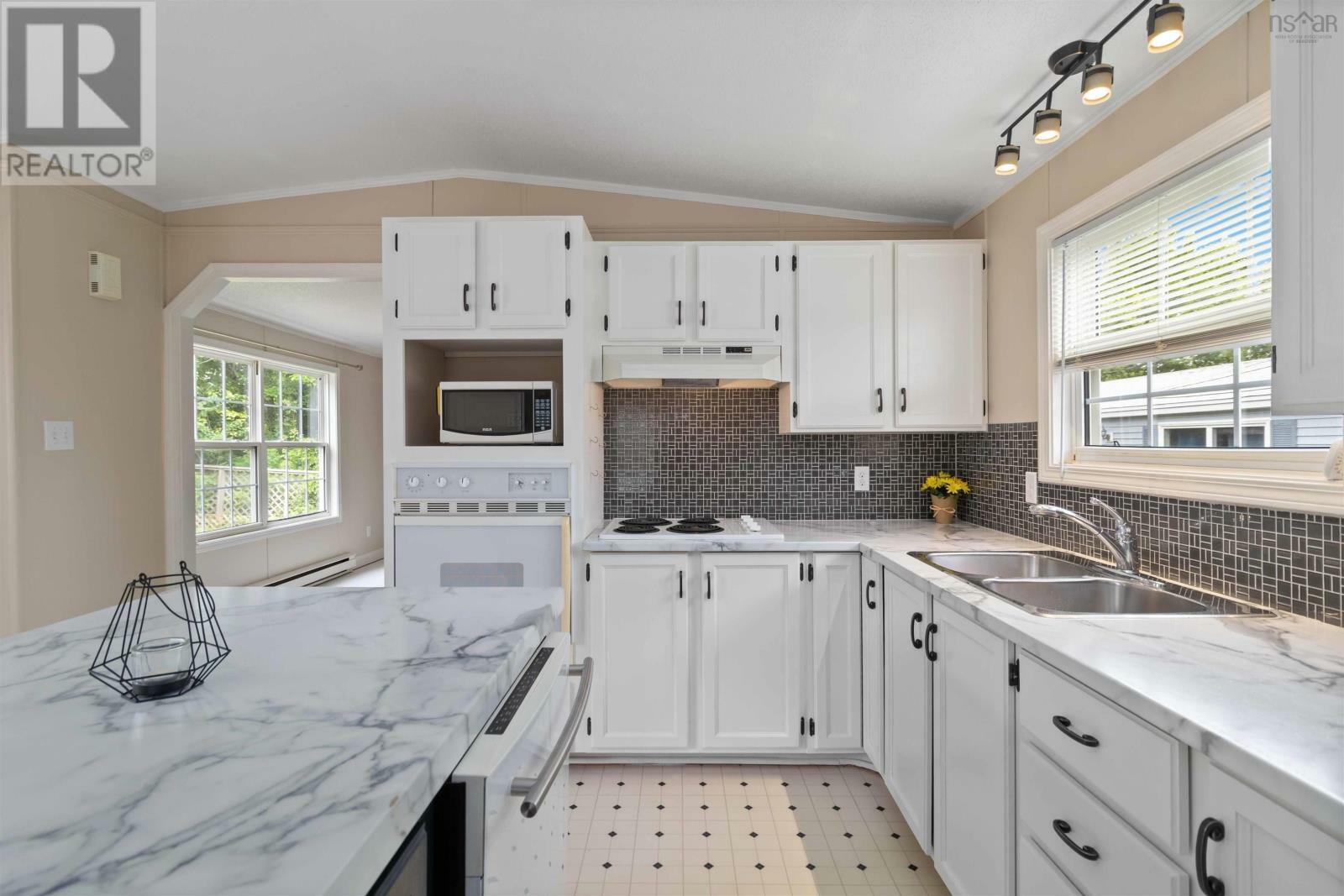 Property Photo: 12 Coleton Court NS B4C 2T5