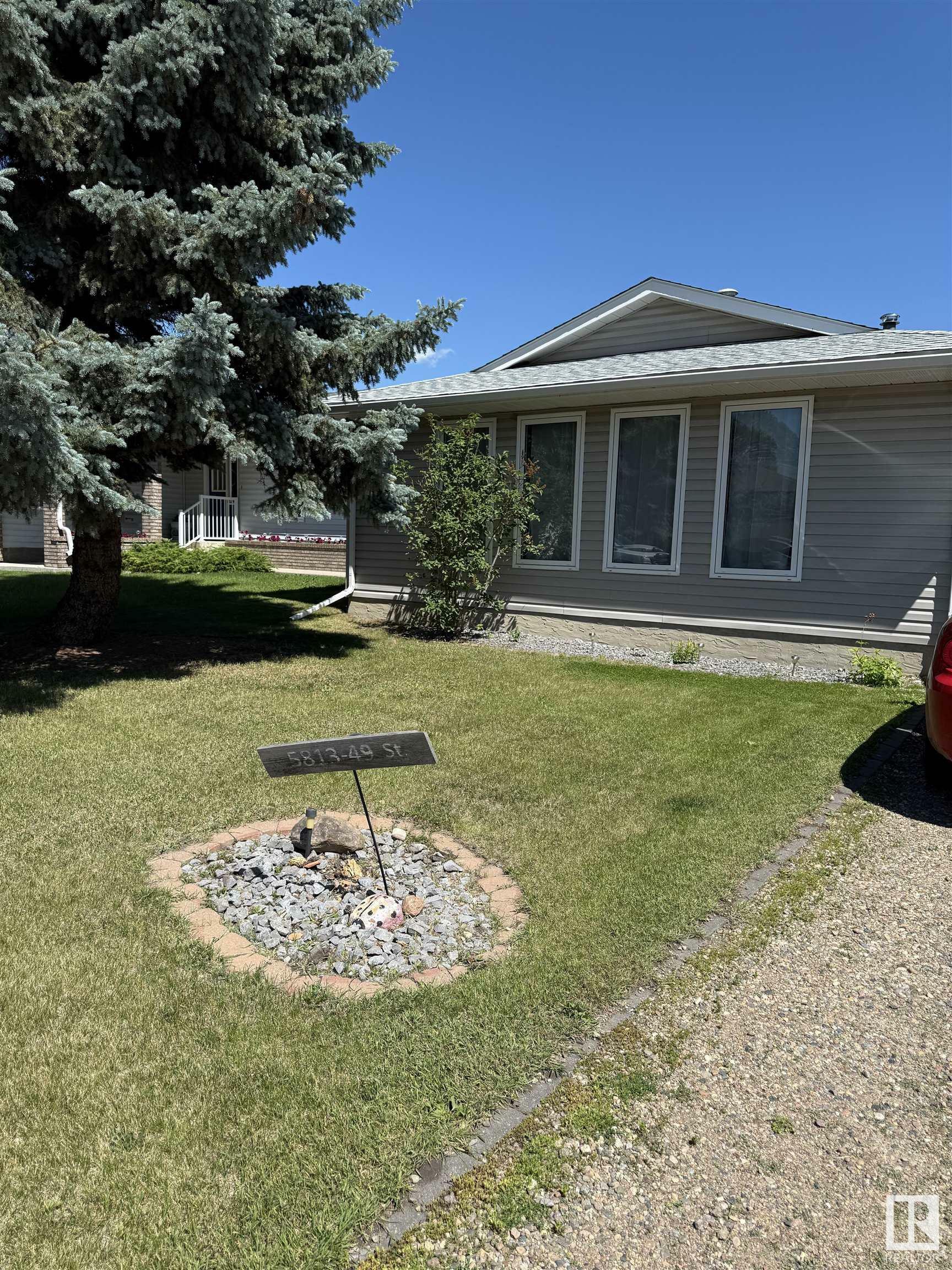5713 49 Street  Vegreville AB T9C 1H1 photo