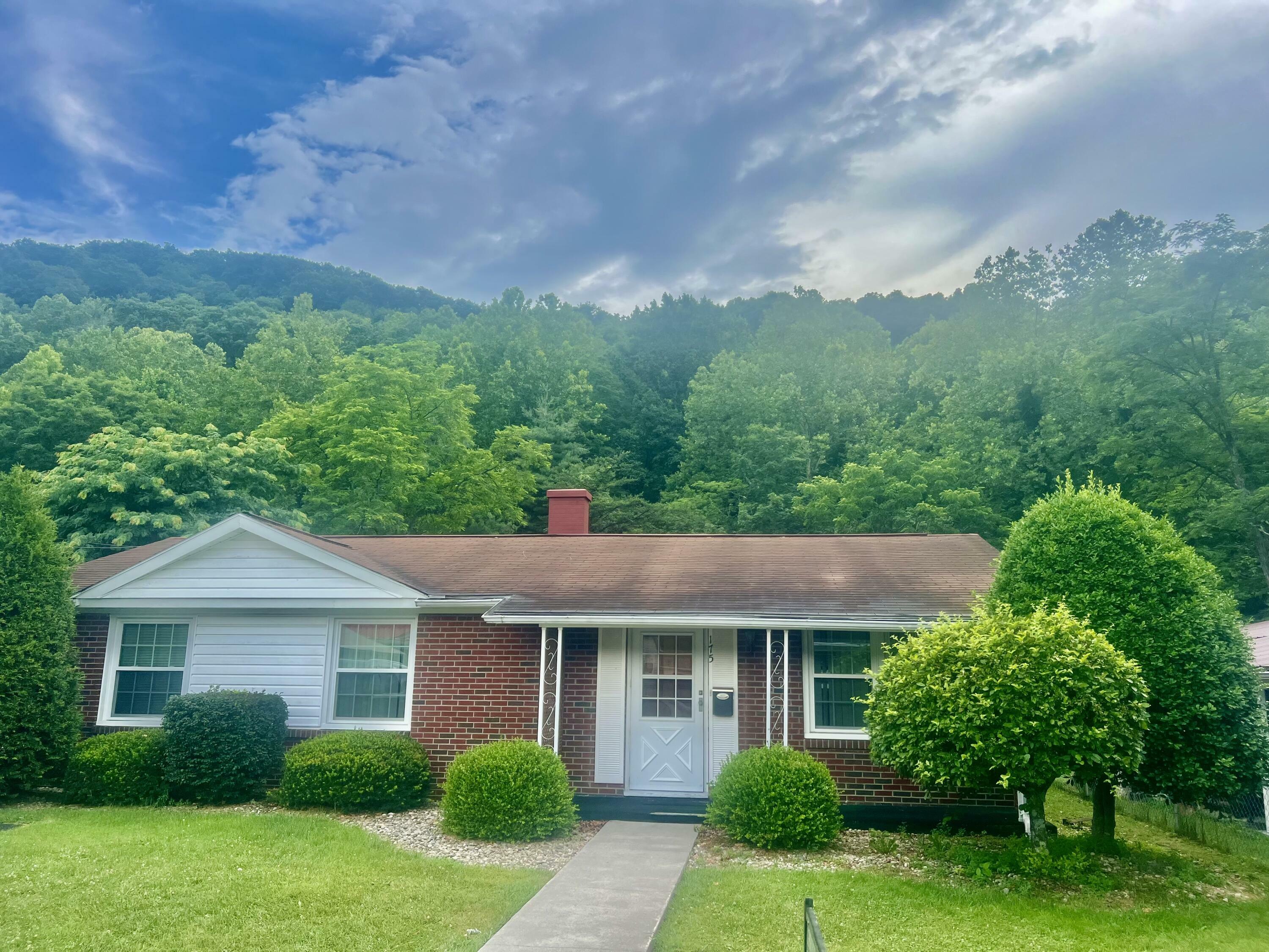 175 Circle Ln  White Sulphur Springs WV 24986 photo