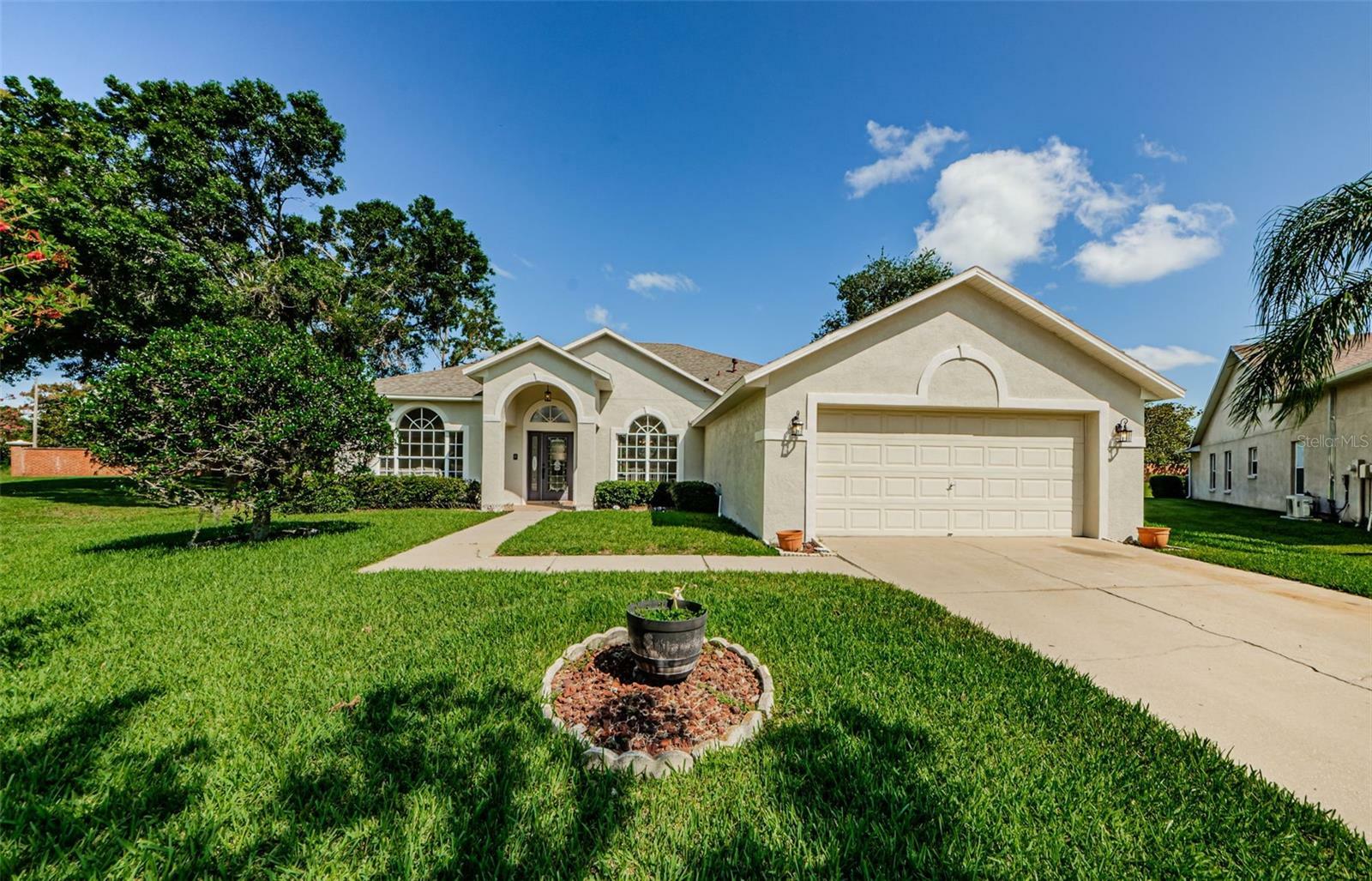 Property Photo: 8604 Herons Cove Place FL 33647