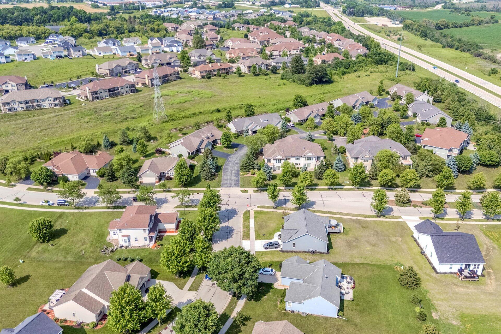 Property Photo:  1820 Misty Ridge Ln  WI 53024 