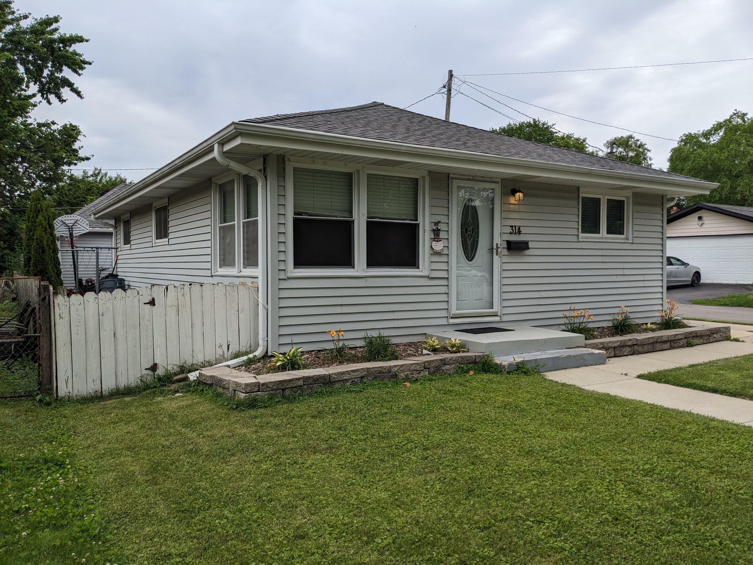 Property Photo: 314 Coolidge Ave WI 53186