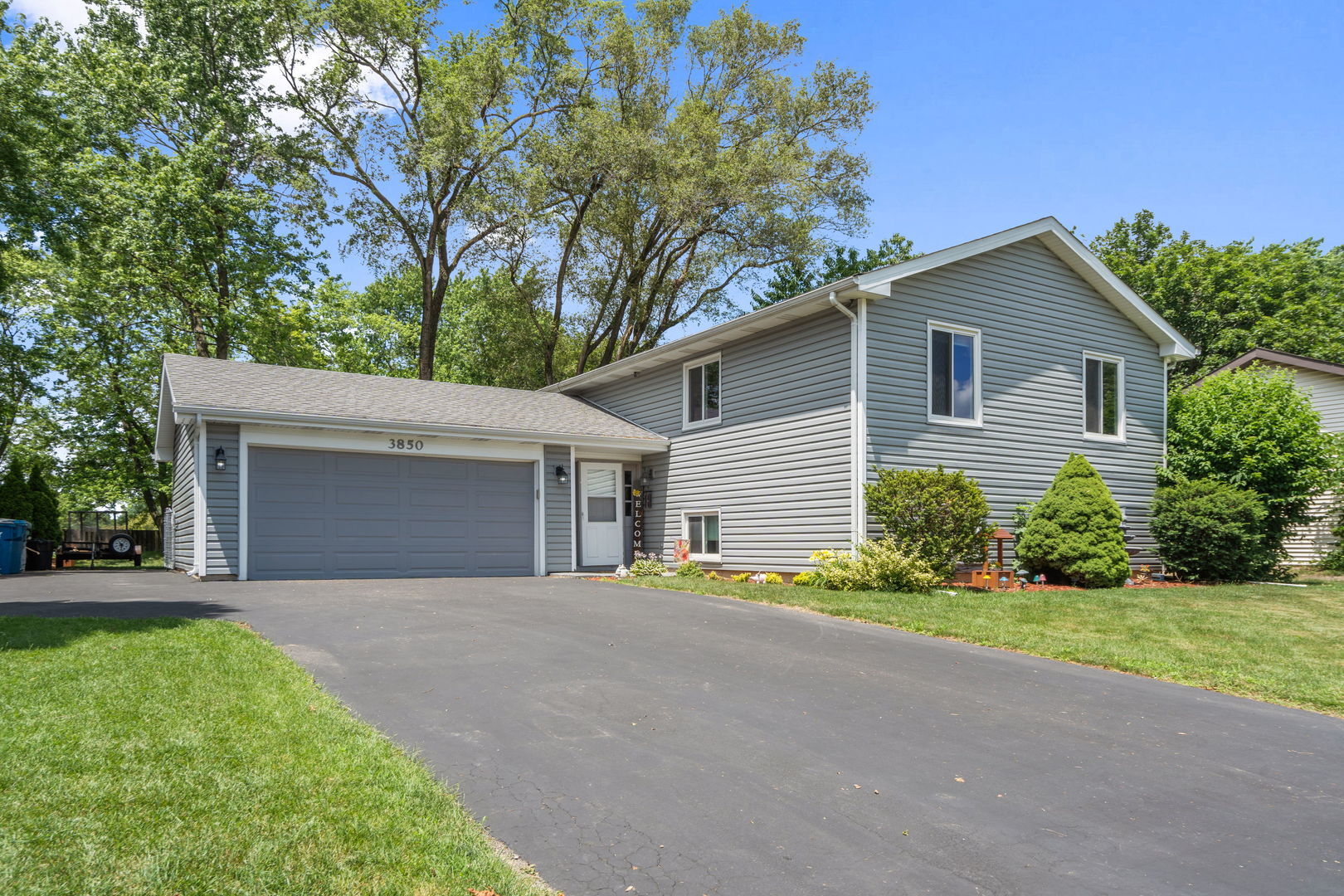 Property Photo: 3850 Seaview Drive IL 60133
