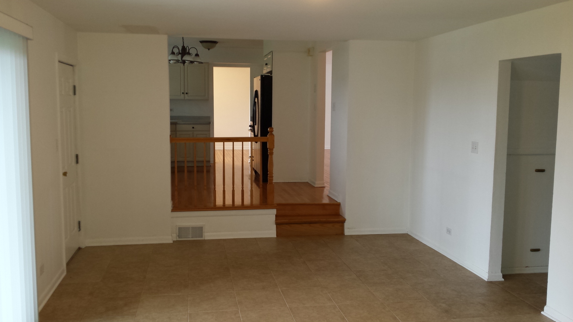 Property Photo: 1415 E Rosehill Drive IL 60004