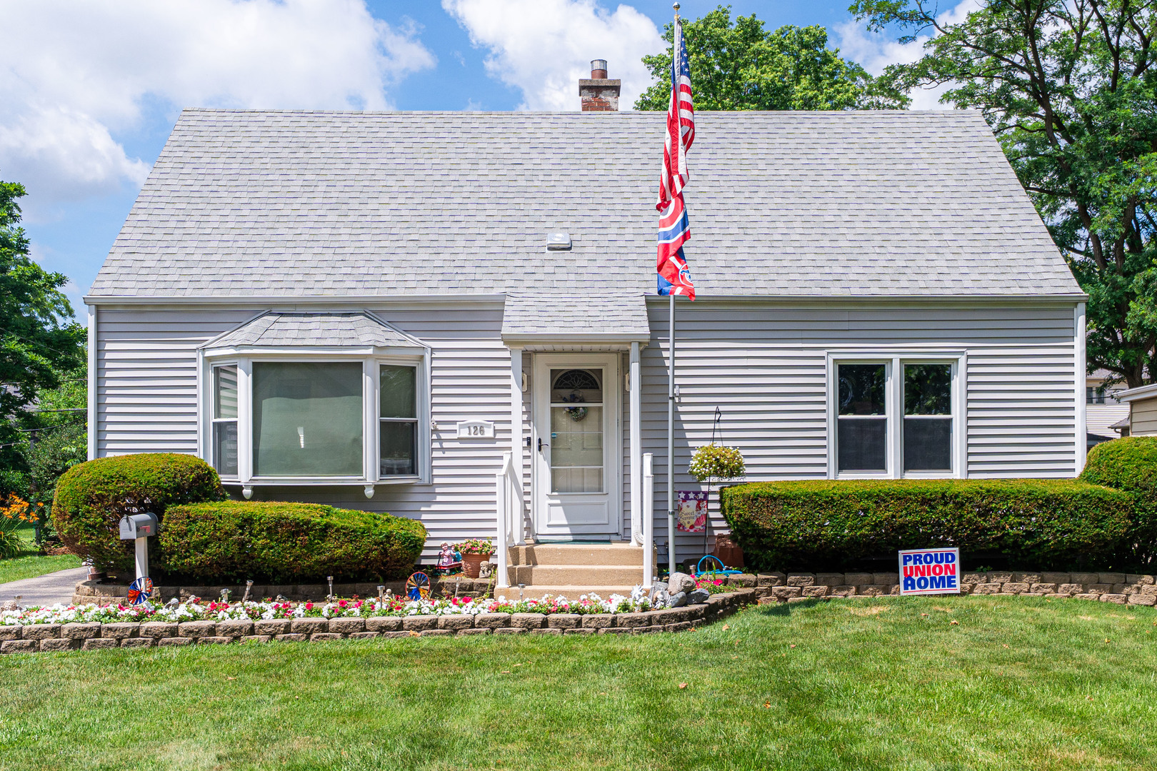126 S Lewis Avenue  Lombard IL 60148 photo