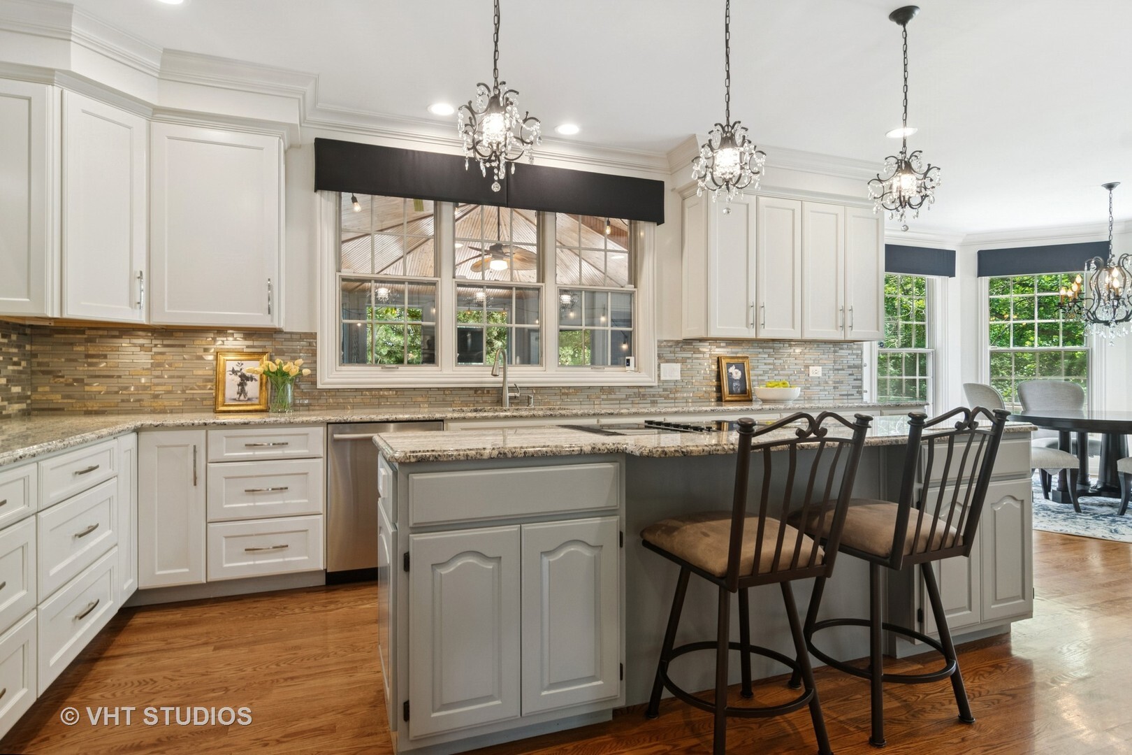Property Photo: 926 Lakewood Drive IL 60010