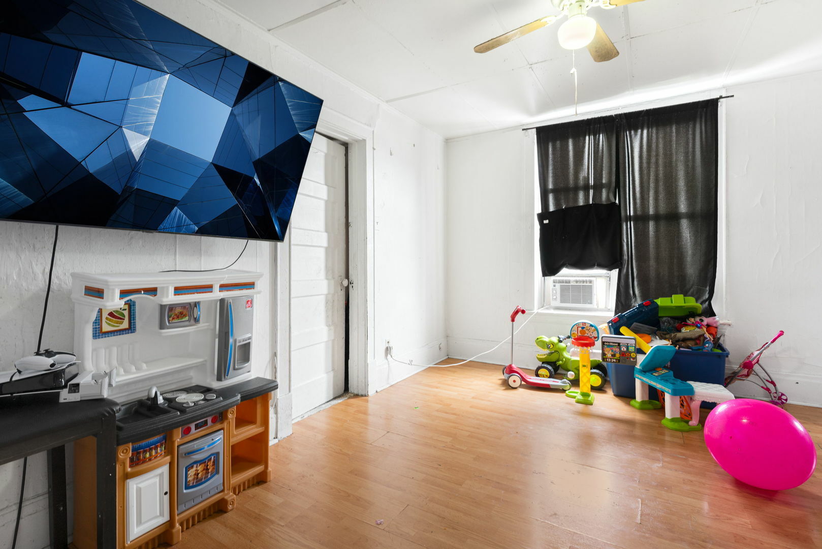 Property Photo:  15 N Washtenaw Avenue  IL 60612 