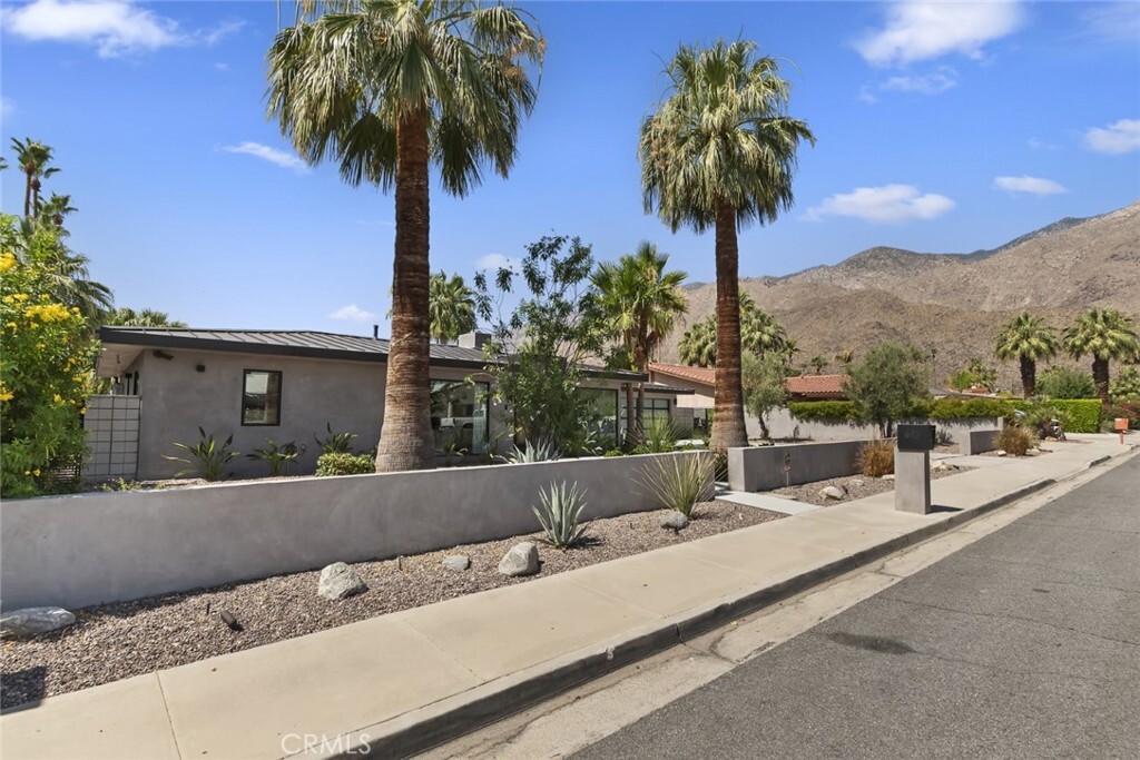 675 E Mesquite Avenue  Palm Springs CA 92264 photo