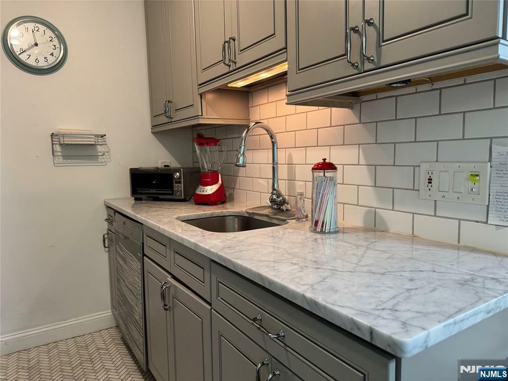 Property Photo: 605 Grove Street C5 NJ 07013