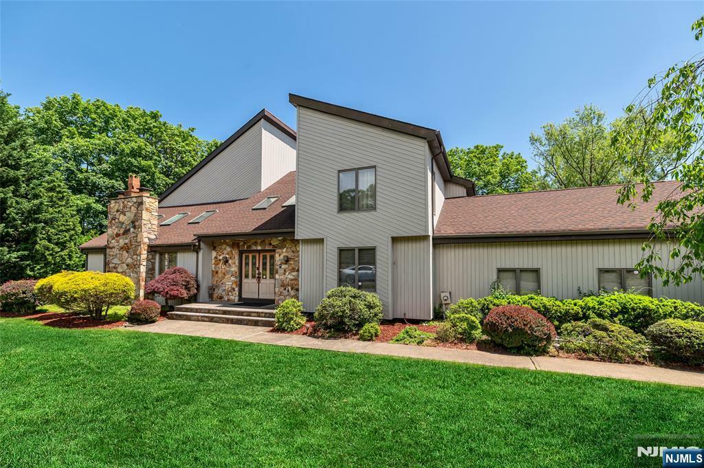 Property Photo:  81 Columbus Avenue  NJ 07512 
