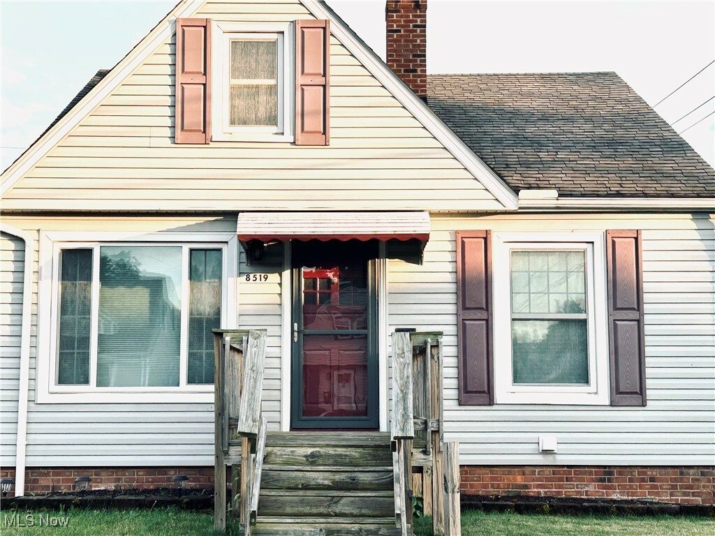 Property Photo: 8519 Renwood Drive OH 44129