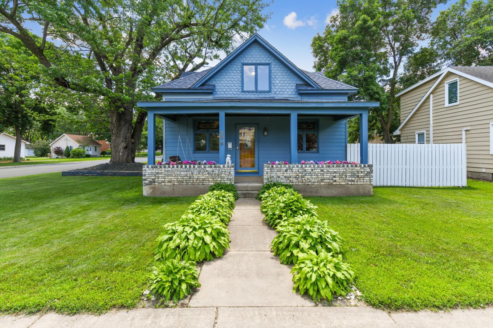 Property Photo: 306 6th Avenue W MN 55379