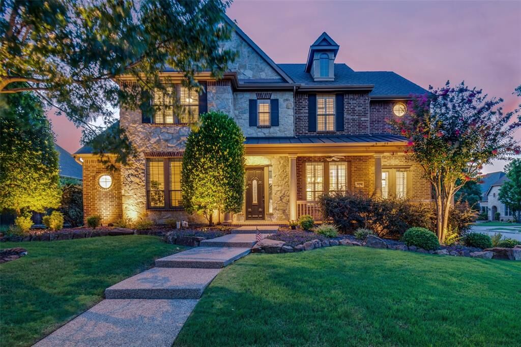 Property Photo: 2336 Round Mountain Circle TX 75056