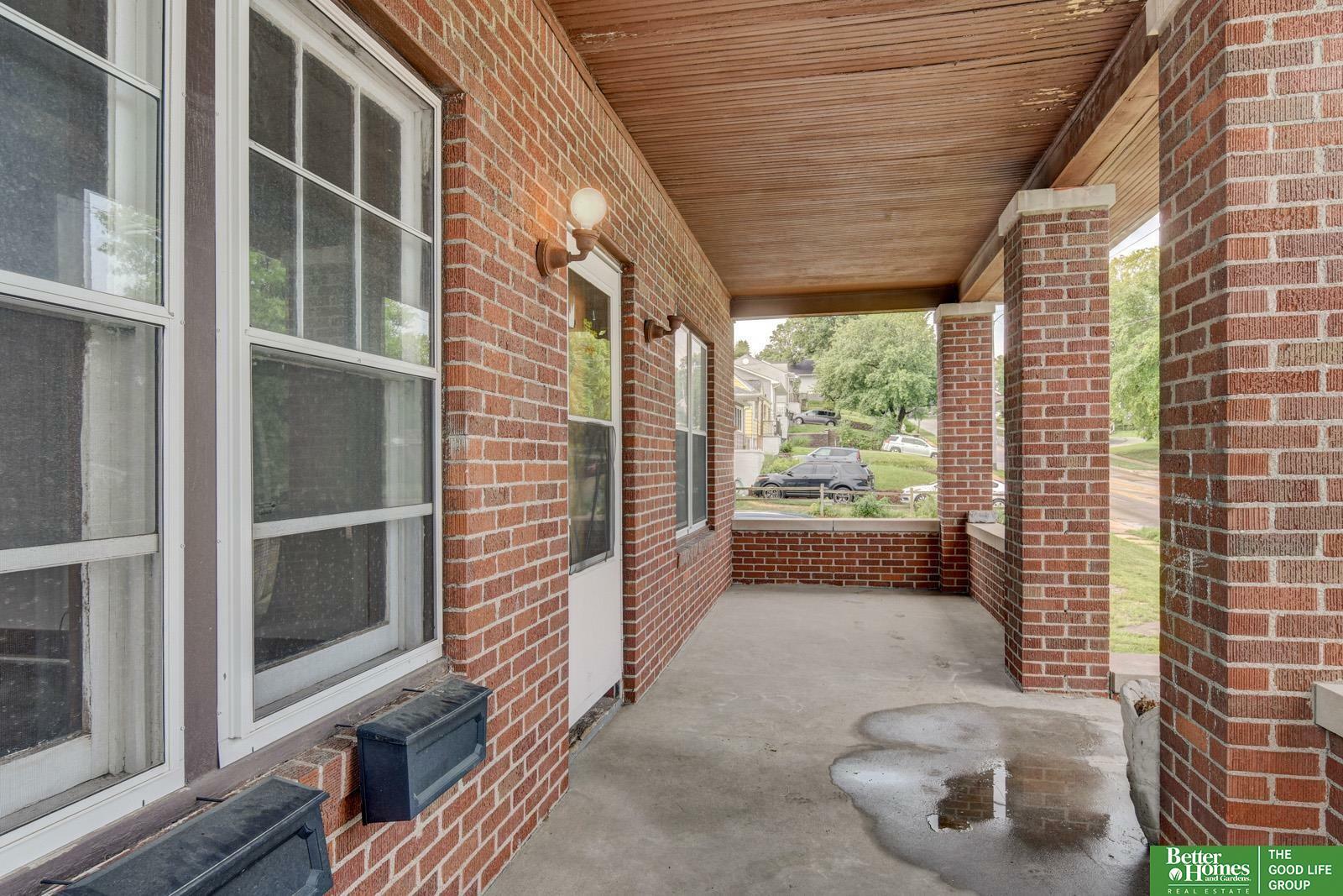 Property Photo:  1911 S 50 Street  NE 68106 