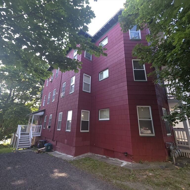 Property Photo: 18 Elizabeth St MA 01605