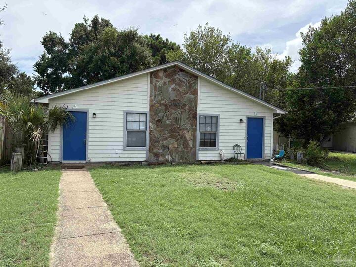 Property Photo: 3405 Green Briar Cir FL 32563