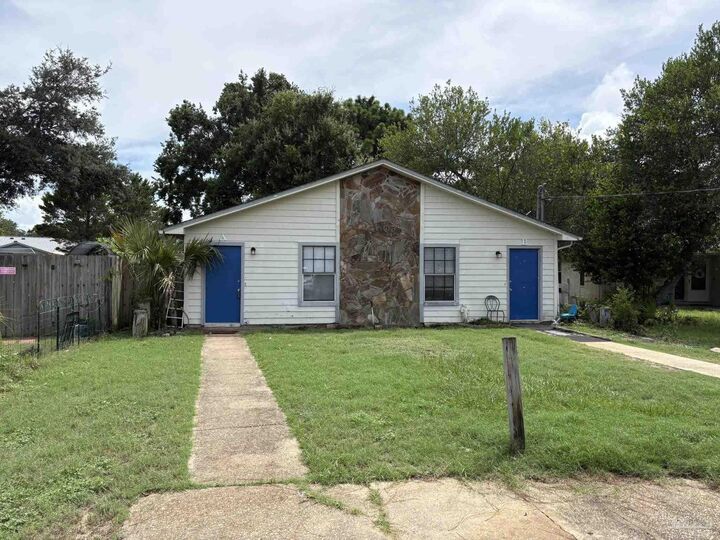 Property Photo: 3405 Green Briar Cir FL 32563