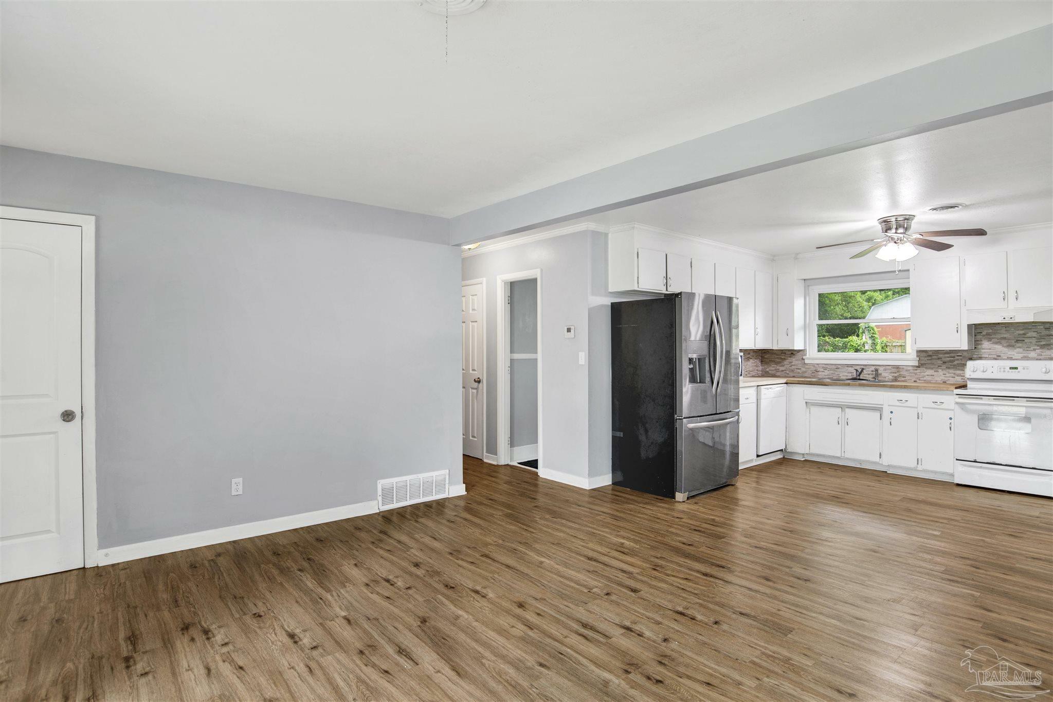 Property Photo: 6790 Data St FL 32504